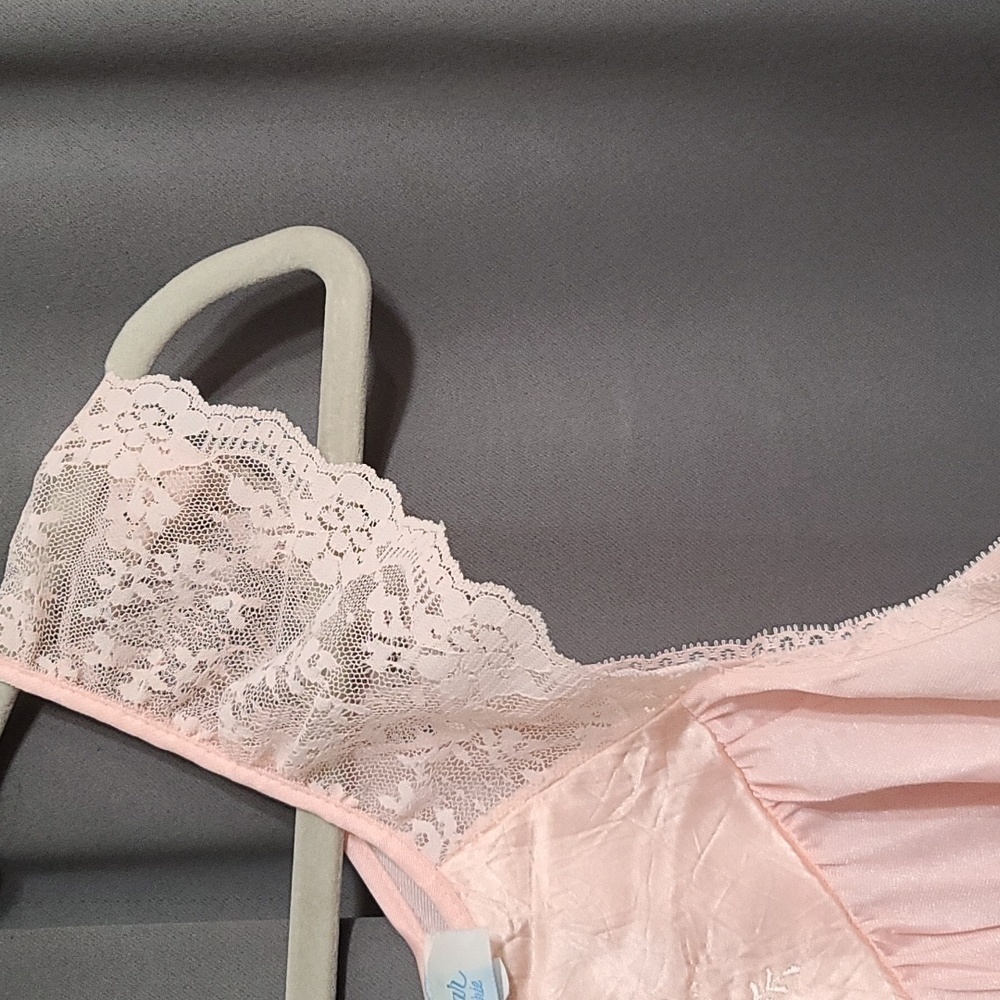 VTG Dreamwear Nightgown Pink Lace Trim Embroidered Flowers USA Size M EUC - Picture 3 of 7
